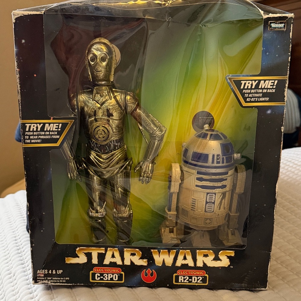 Star Wars Gold C-3PO and Silver R2-D2 Action Figures